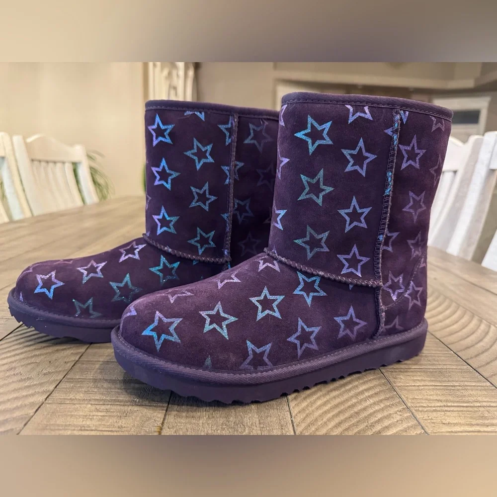 UGG Classic ll Iridescent Stars Boot - Starry Boots Youth/Big Kid Size 6 (NWOT)
